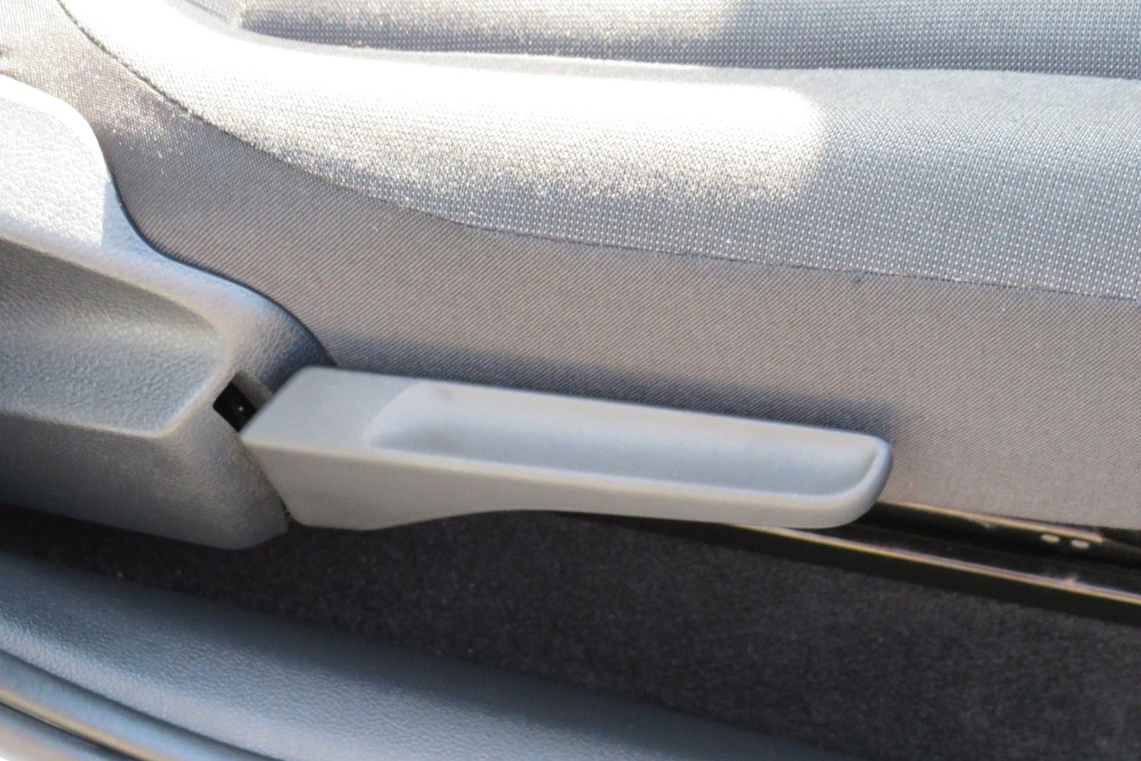 Fahrzeugabbildung Volkswagen up!  SITZHEIZUNG KLIMA 4-TÜREN NEBEL GJ 1.H