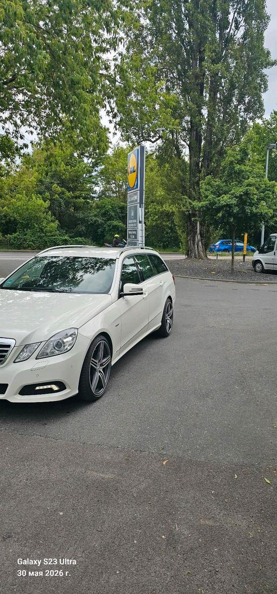 Mercedes-Benz E200 2010 — engine 184 HP (135kW)