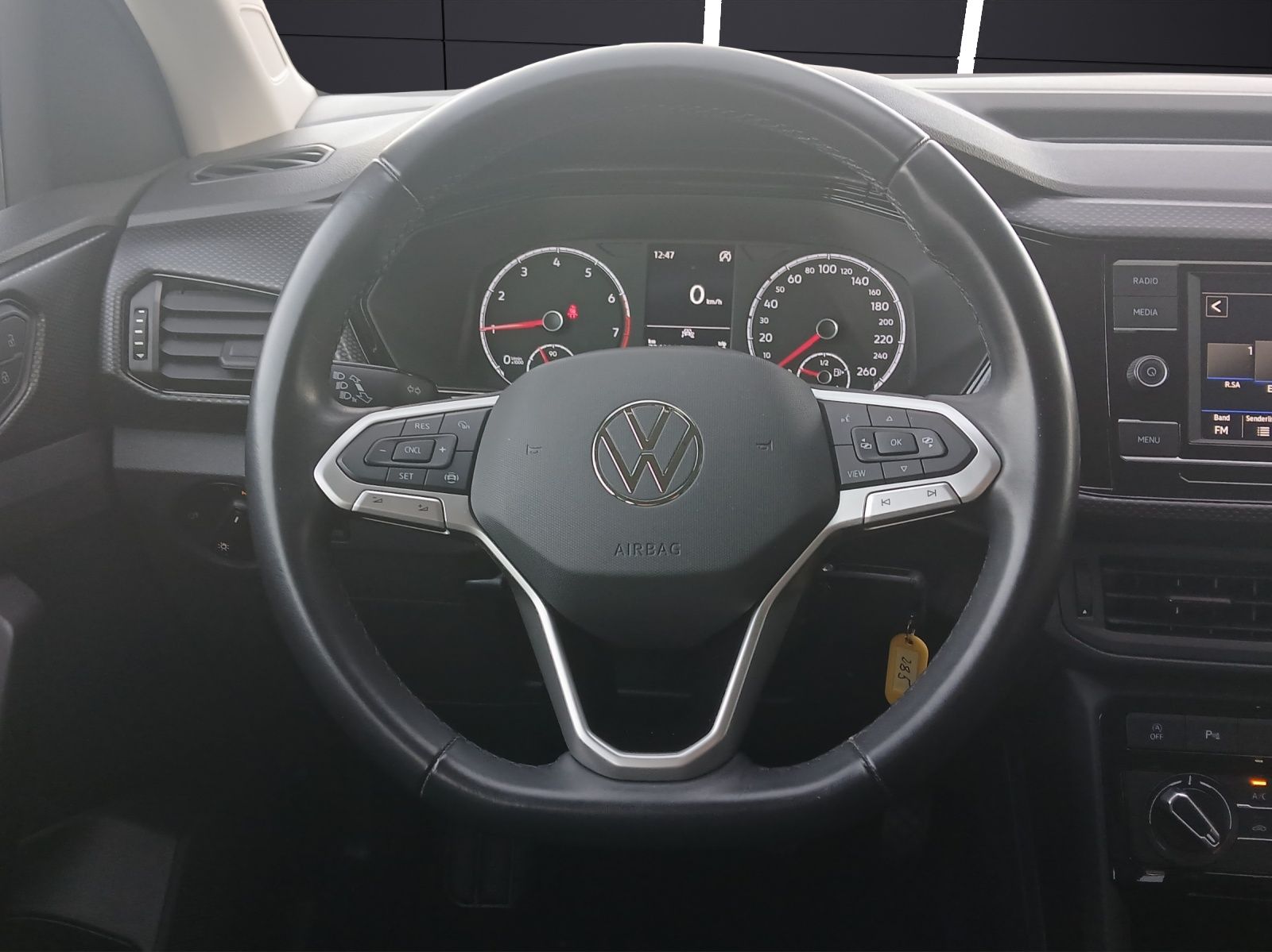 Fahrzeugabbildung Volkswagen T-Cross TSI Life Klima PDC LM