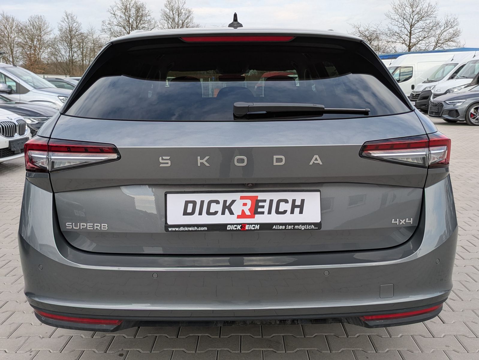 Fahrzeugabbildung SKODA Superb 2.0 TDI 4x4 Selection MATRIX*AHK*5J GAR.
