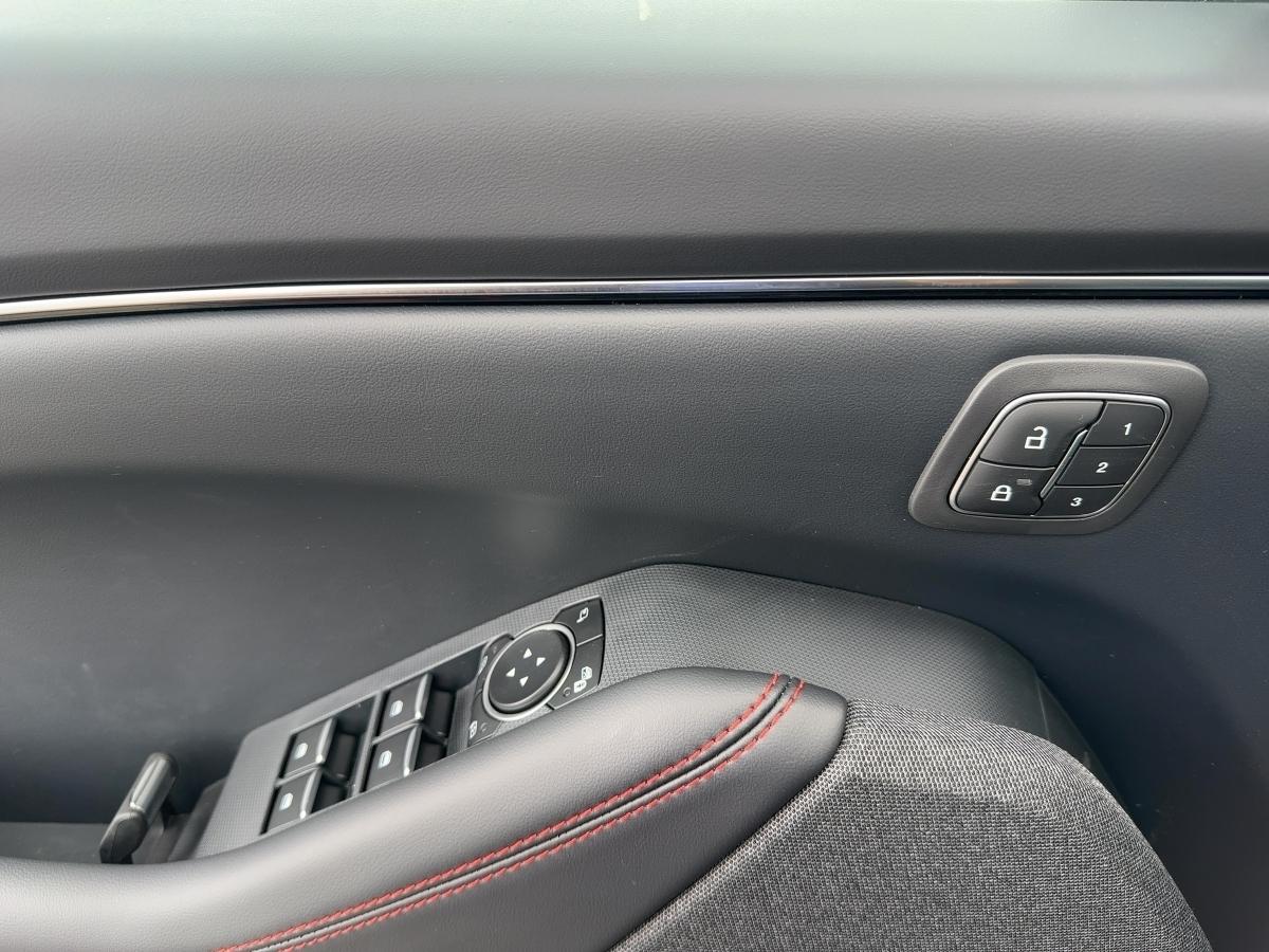 Ford MUSTANG MACH-E Premium AWD+360°+Glasdach+LED