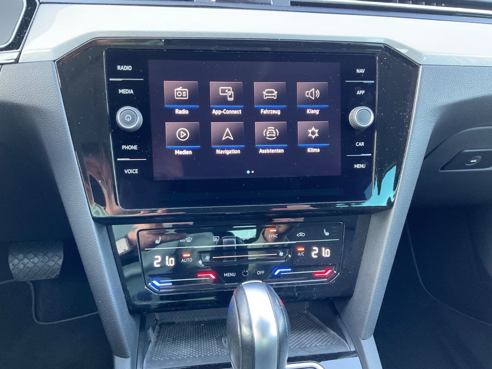 Fahrzeugabbildung Volkswagen Passat Variant 2.0 TDI DSG Busi,Kamera,AHK,LED