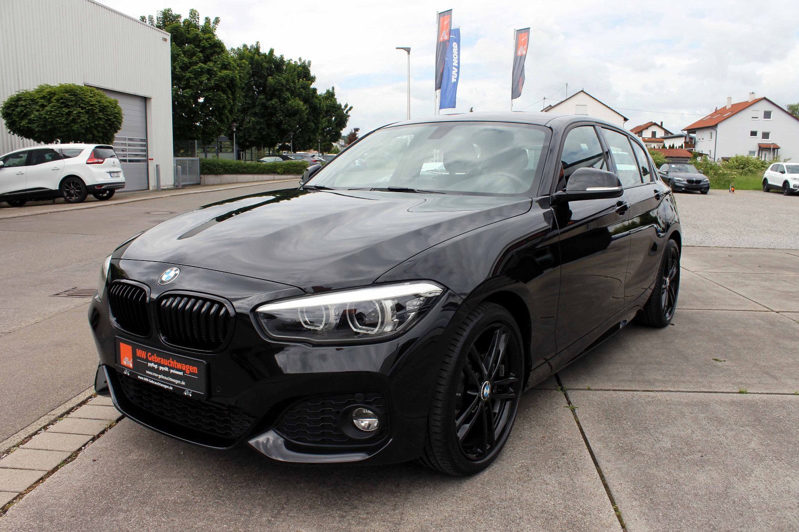 Fahrzeugabbildung BMW 118i F20 Edition M-Sport Shadow LED SHZ NAV KAM