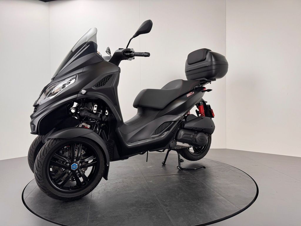 Fahrzeugabbildung Piaggio MP3 300 HPE *SERVICE NEU *TOPCASE