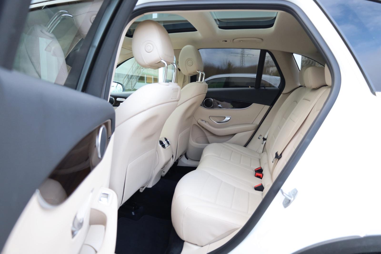 Mercedes-Benz GLC 300 4MATIC/PANO/SHZ/LHZ/TOTW/KAMERA/PDC/R19