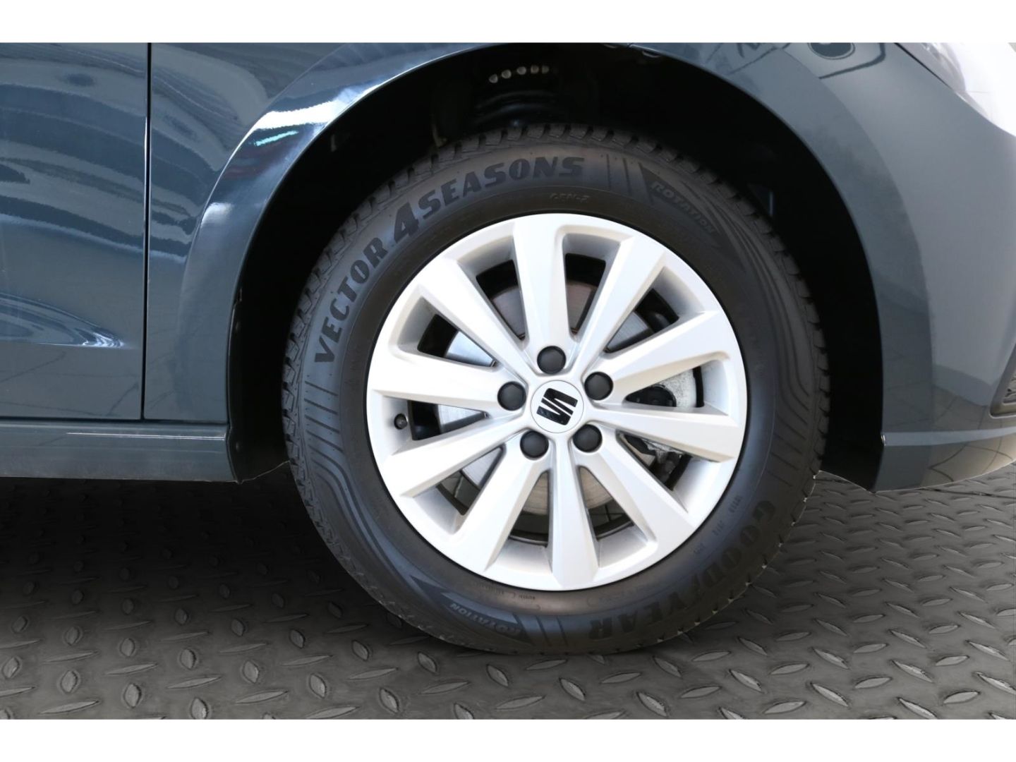 Fahrzeugabbildung SEAT Ibiza Style Automatik Kamera Navi SHZ PDC Alu LE