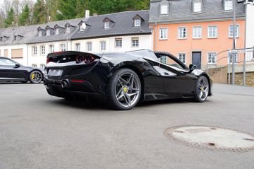 Ferrari F8 Spider*Lift,Racing-Seats,Carbon,JBL,Dt. Ausl.