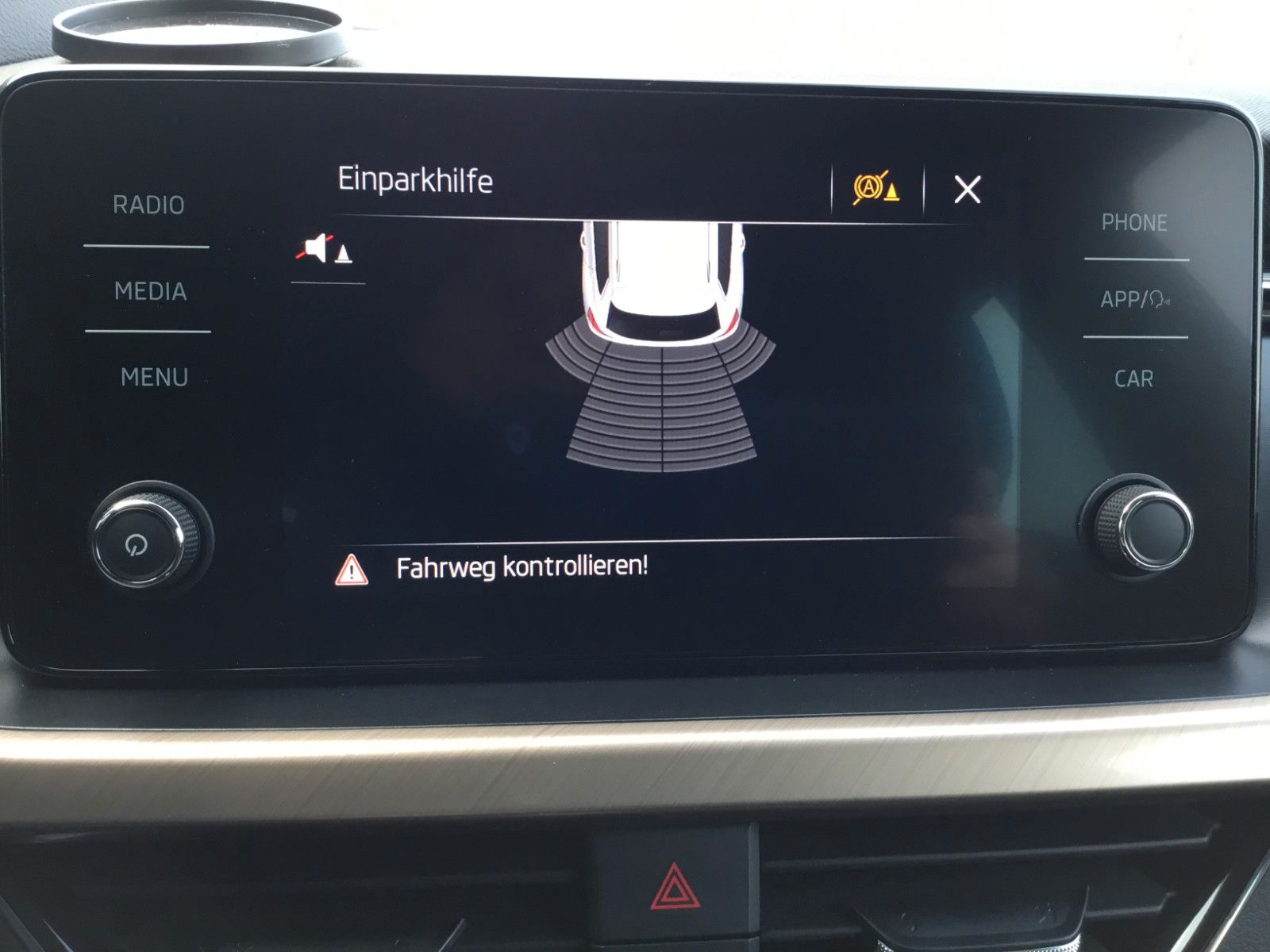 Fahrzeugabbildung SKODA Kamiq 1.0 TSI DSG Style+AHK+LED+el.Heckklappe