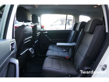 Volkswagen Touran - 12