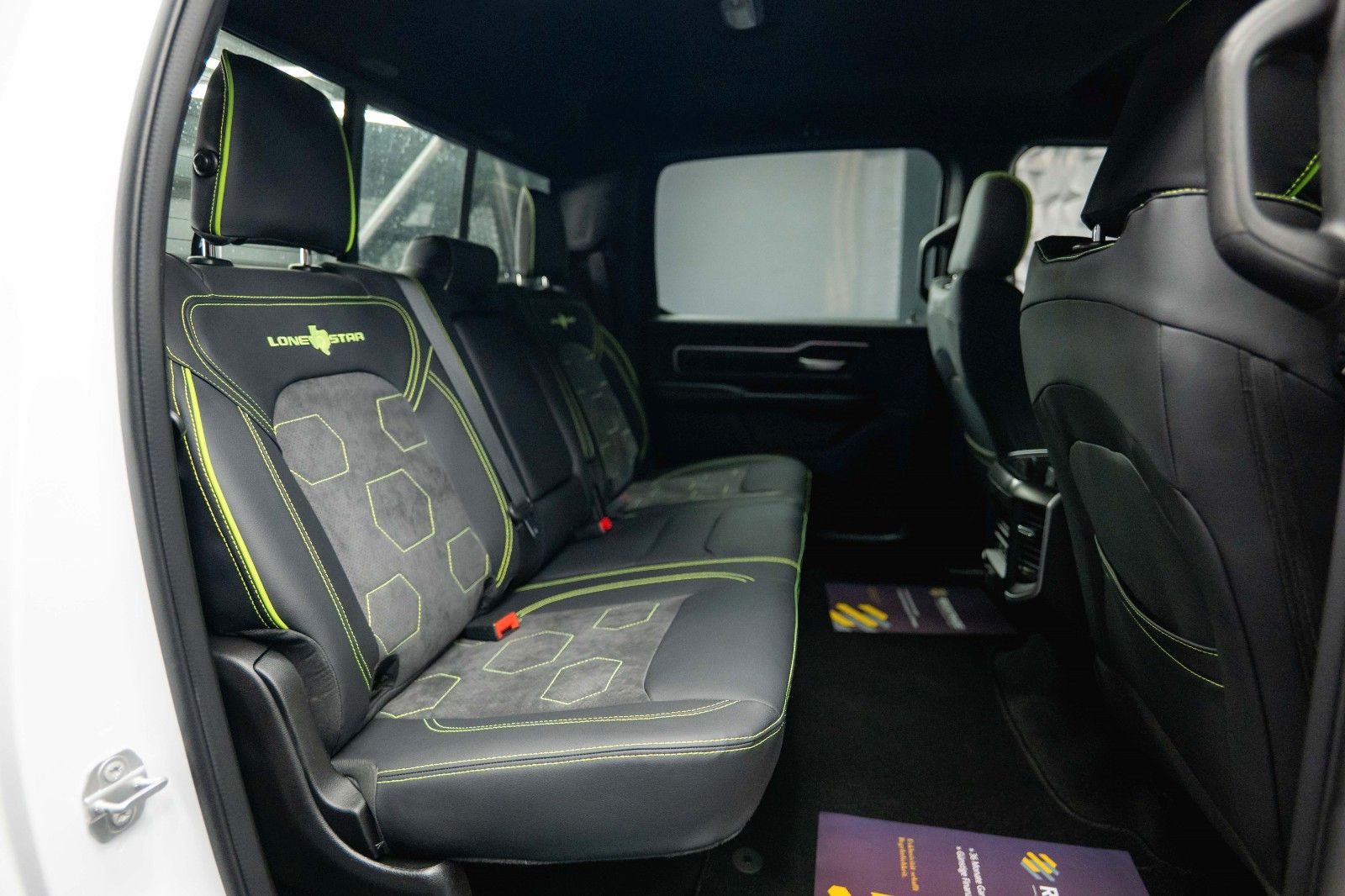 Fahrzeugabbildung Dodge RAM 5.7 V8 HEMI 4x4 OFFROAD Night-Paket LONGBED