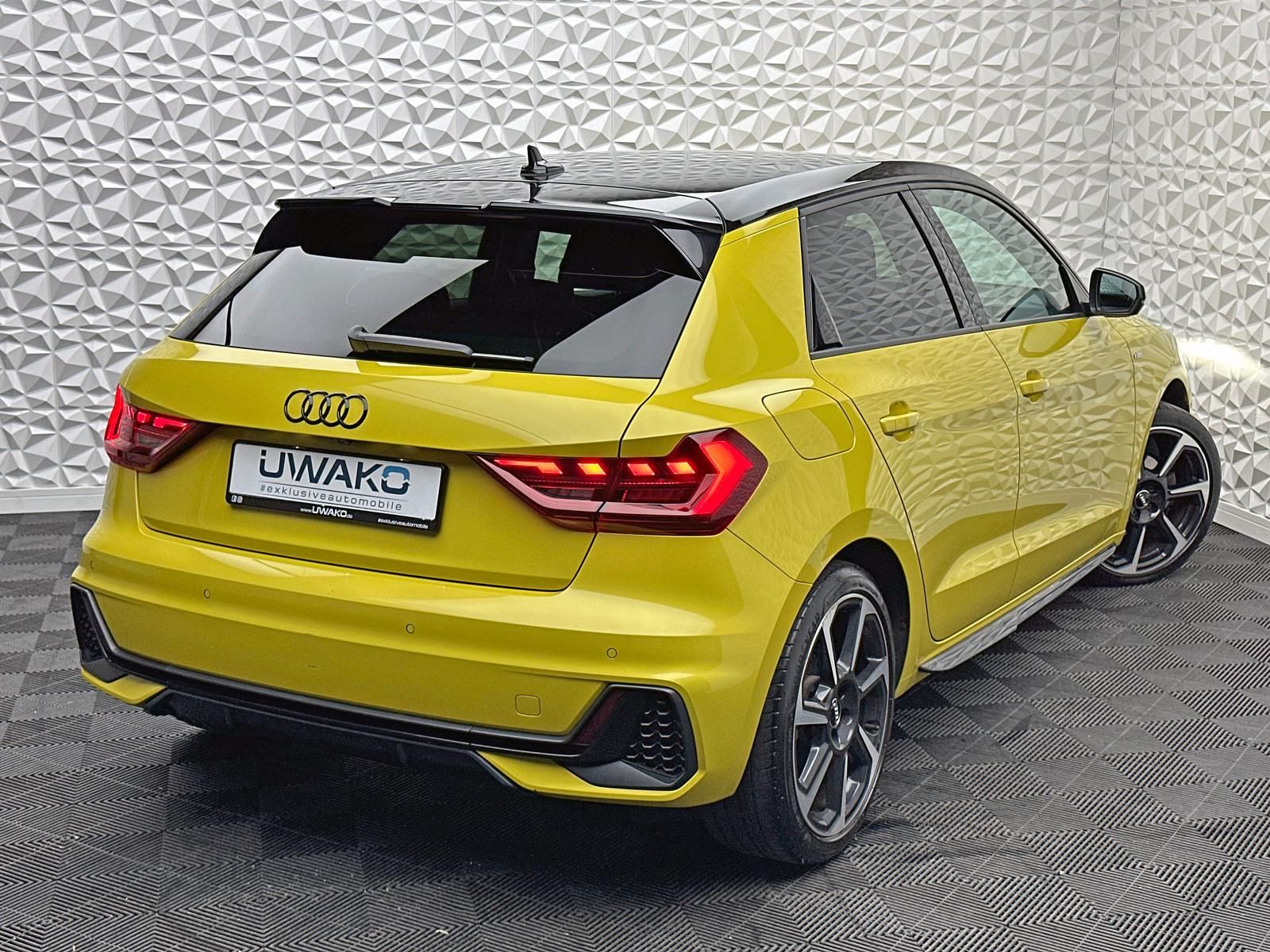 Fahrzeugabbildung Audi A1 30 TFSI S-LINE/EDITION-ONE/PDC/RCAM/VIRTUAL