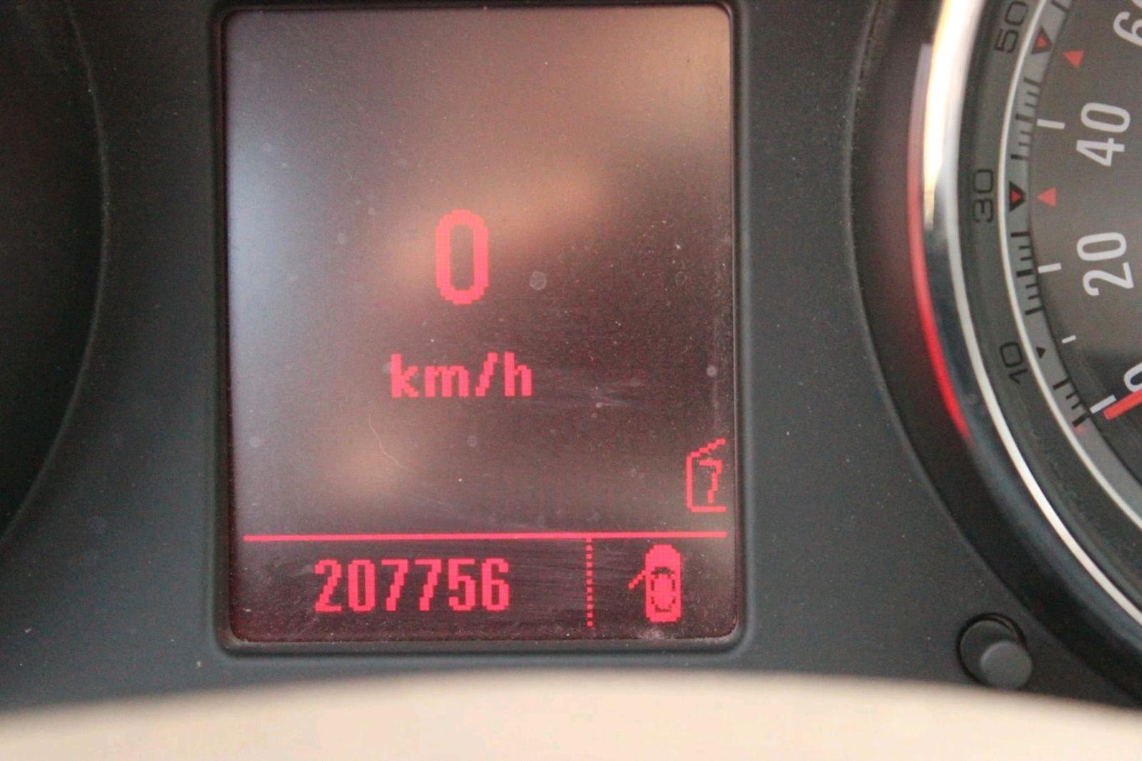 Opel Insignia 2009 — photo 11