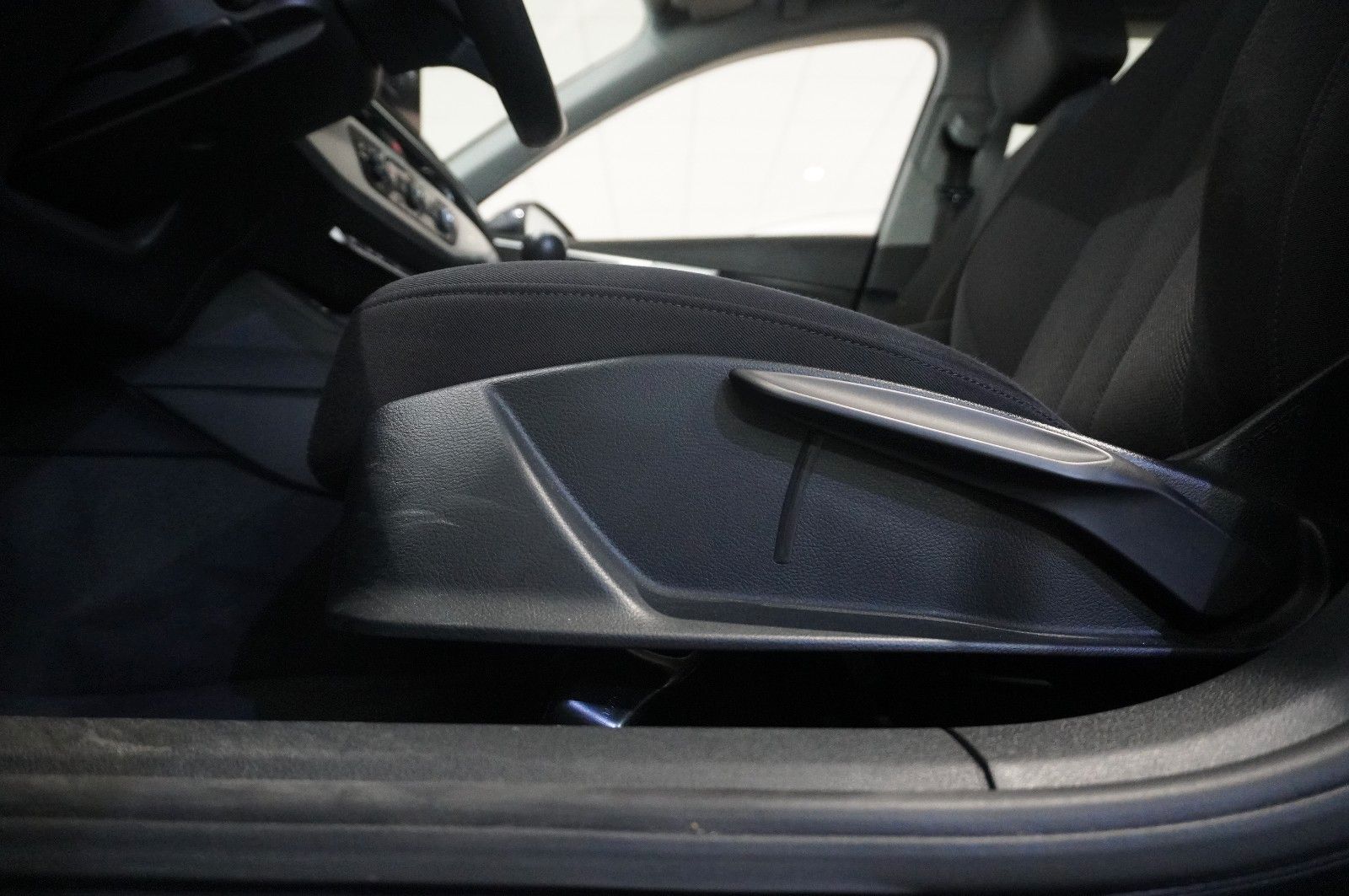 Fahrzeugabbildung Audi A4 Avant 2.0 TFSI ULTRA SPORT NAVI/LED/SHZ/PDC