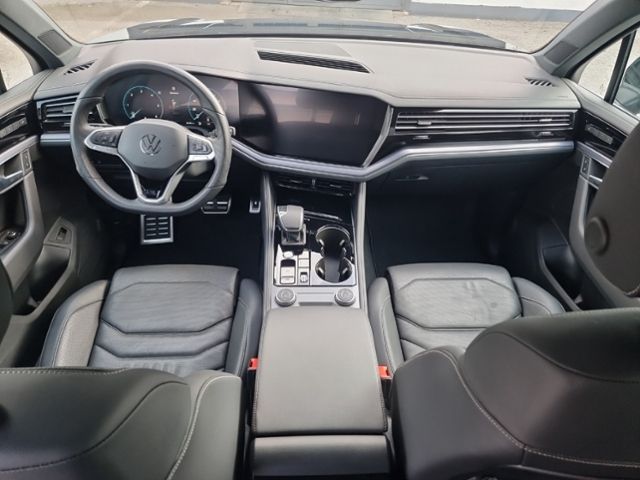 Fahrzeugabbildung Volkswagen Touareg 3.0 TDI R-LINE 4MOTION AHK NAVI KAMERA S