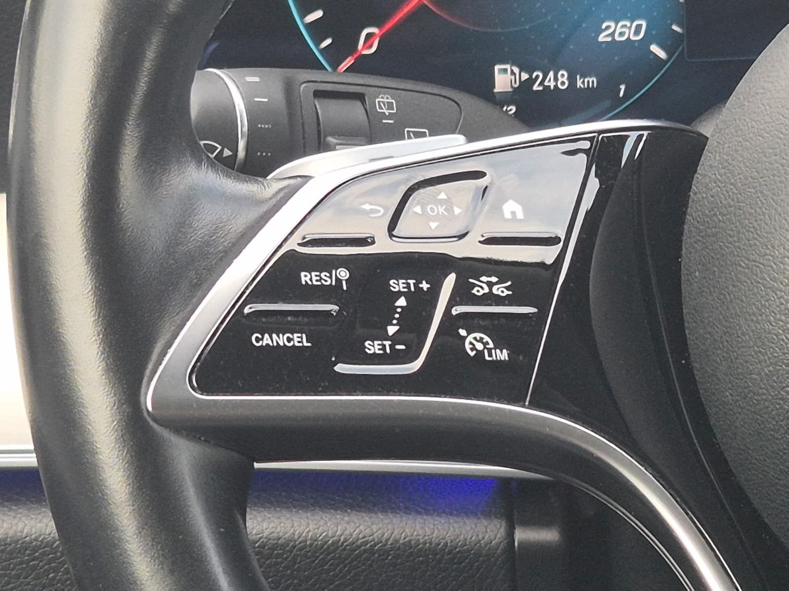 Fahrzeugabbildung Mercedes-Benz E 220 d Avantgarde AHK*DIST*LED*SHZ*Kam*Ambiente