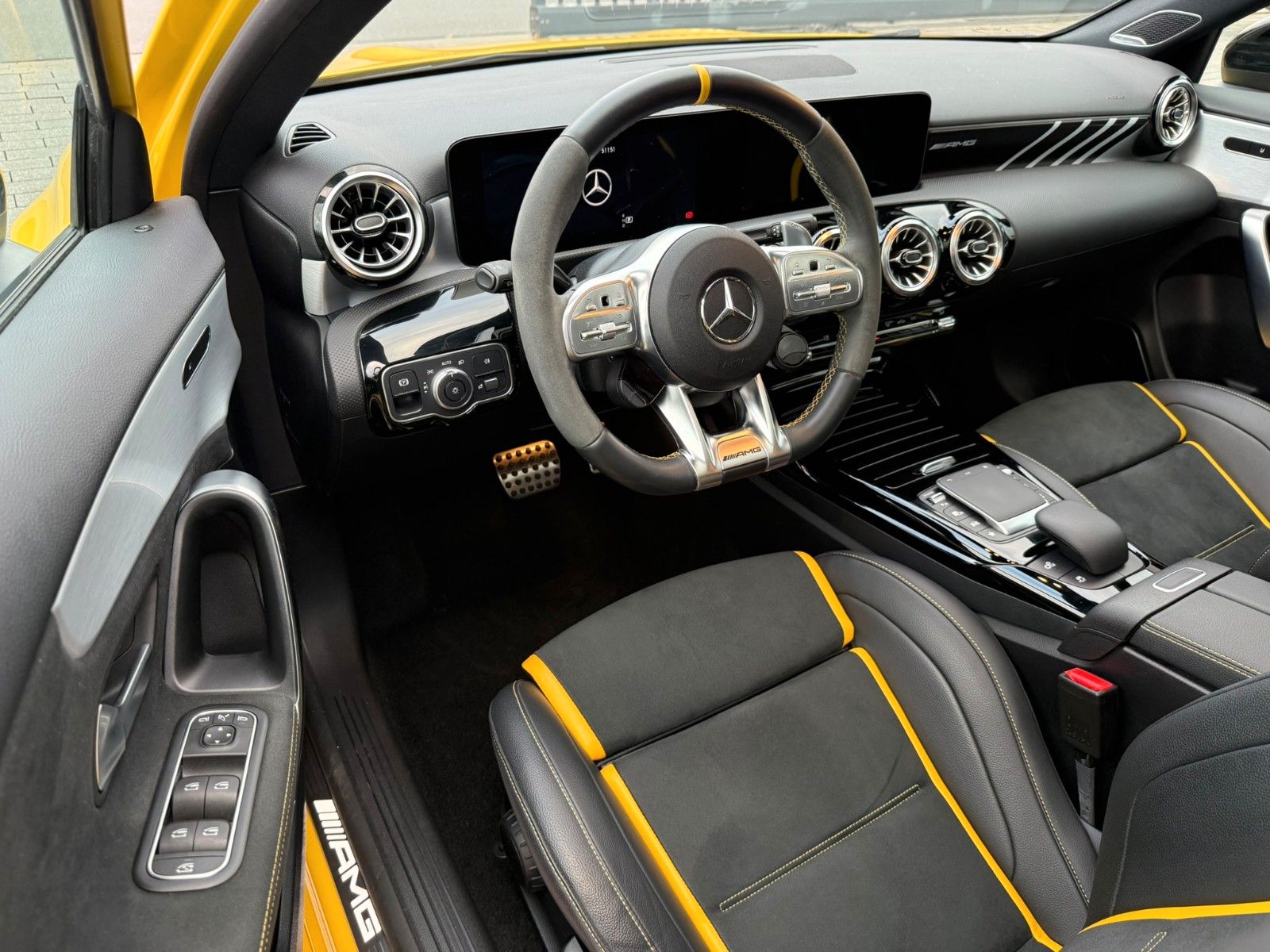 Fahrzeugabbildung Mercedes-Benz A 45 AMG Sonderausstattung: AMG Performance Sit