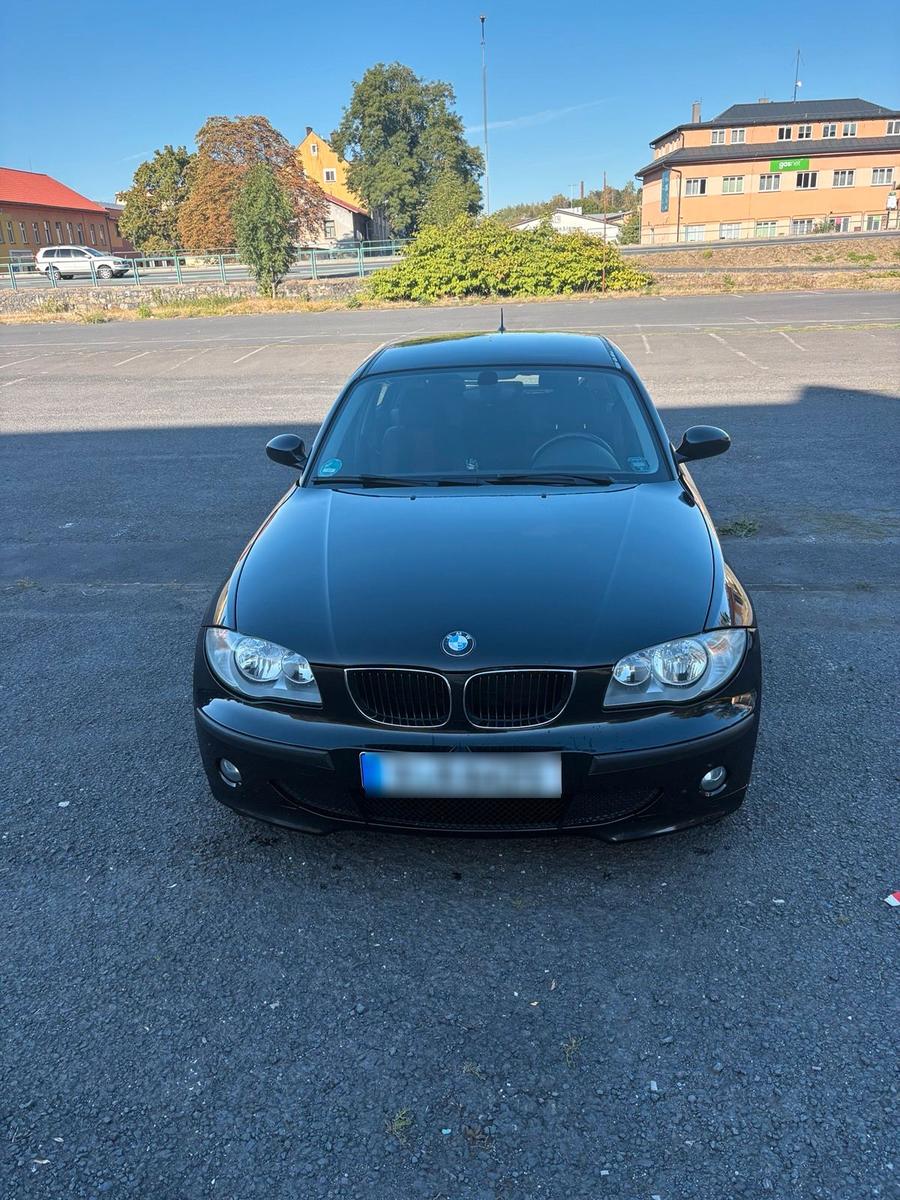 BMW 116 2005 — rear view