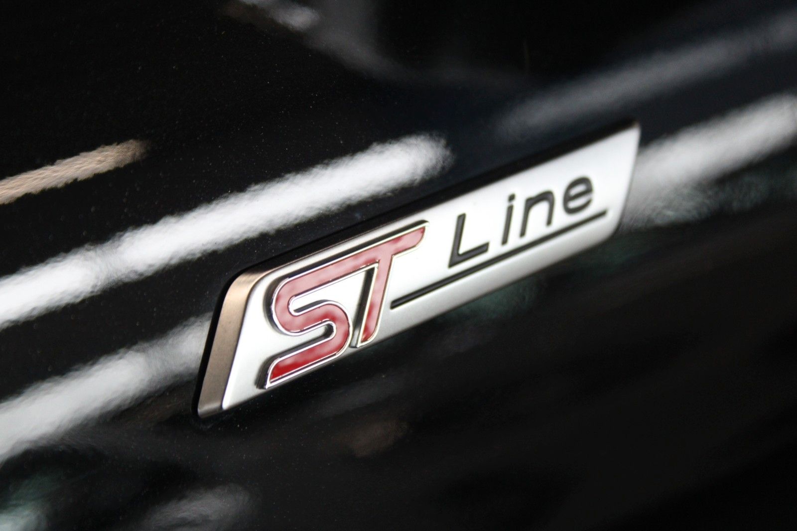 Fahrzeugabbildung Ford Kuga ST-Line X Automatik Panodach AHK Matrix LED