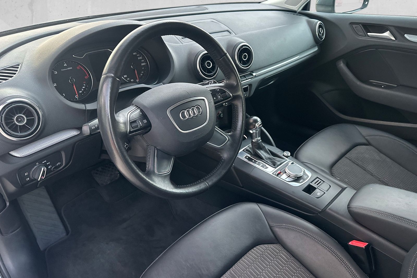 Fahrzeugabbildung Audi A3 1.6 TDI S tronic*Ambiente*Tempomat*PDC*Sitzhe
