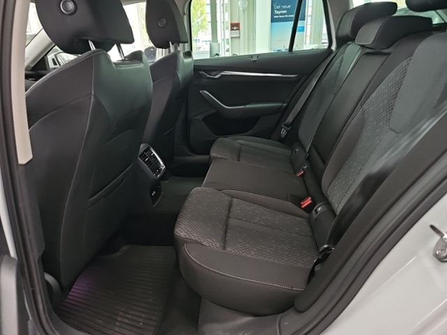 Fahrzeugabbildung SKODA Octavia Combi 2.0 TDI DSG Style MATRIX NAVI PANO
