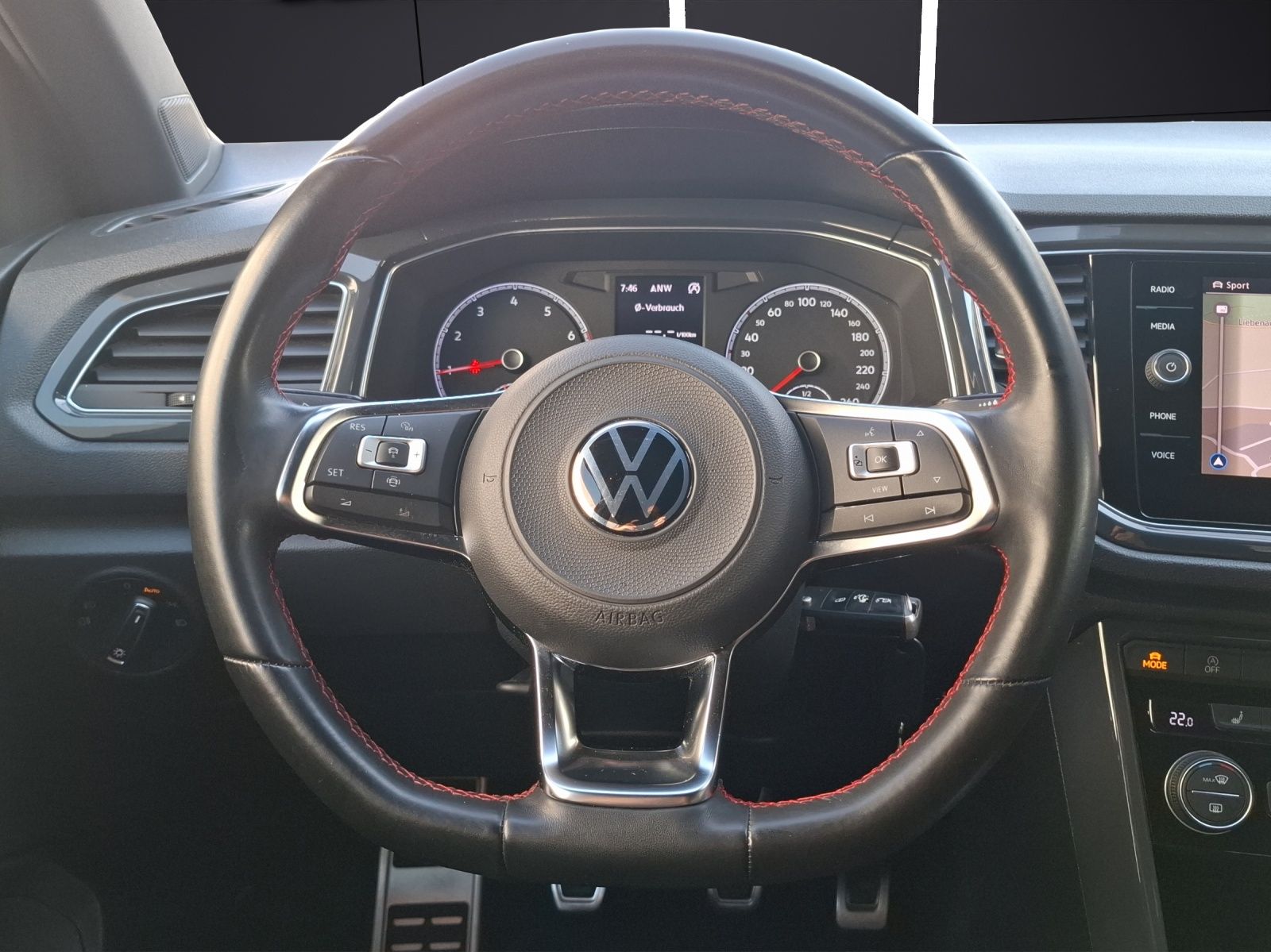 Fahrzeugabbildung Volkswagen T-Roc TSI Sport LED AHK ACC PDC SHZ
