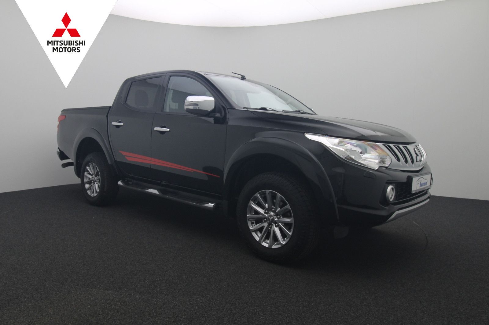 Fahrzeugabbildung Mitsubishi L200 2.4 DI-D Plus Doppelkabine 4WD