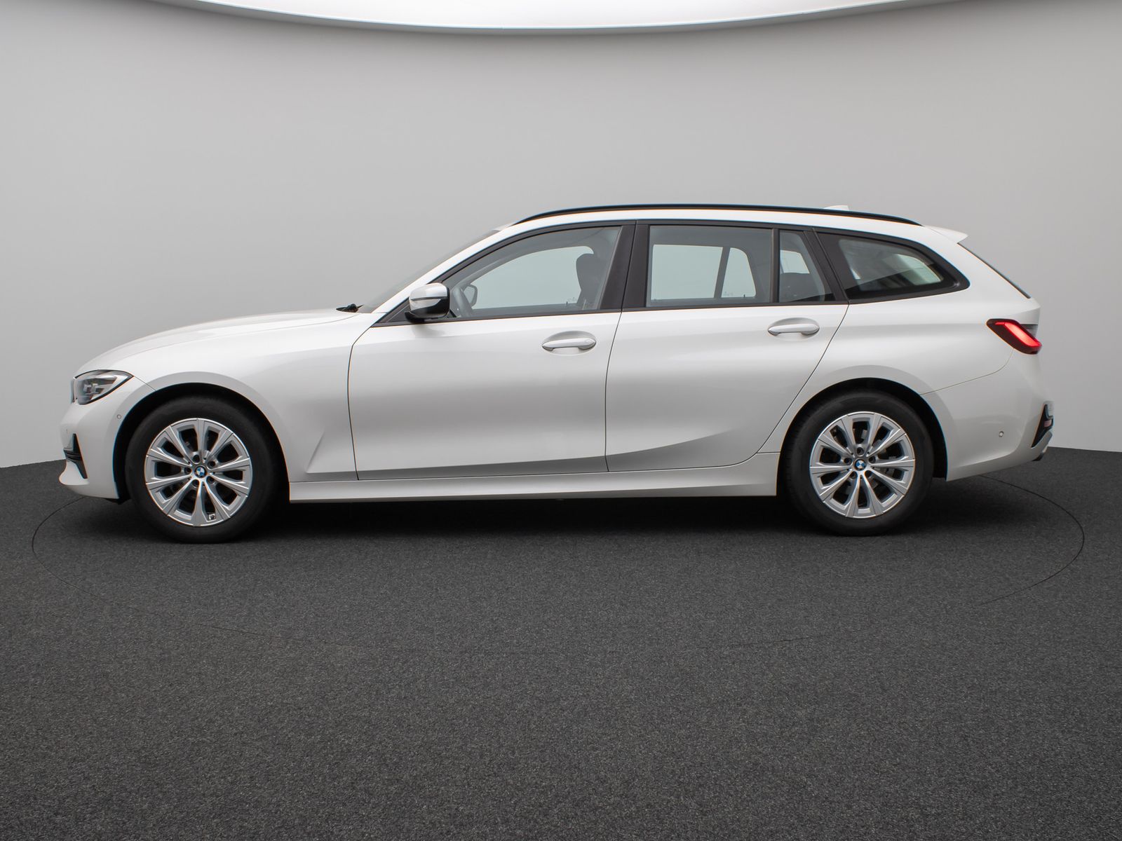Fahrzeugabbildung BMW 320d  xD Panorama Kamera HUD DAB H/K Lenkradhzg