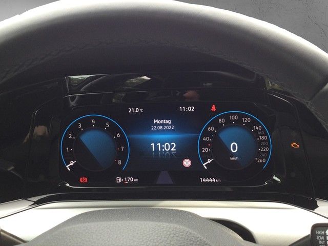 Fahrzeugabbildung Volkswagen Golf VIII TSI Life Standhzg. LED AHK Navi Pano A