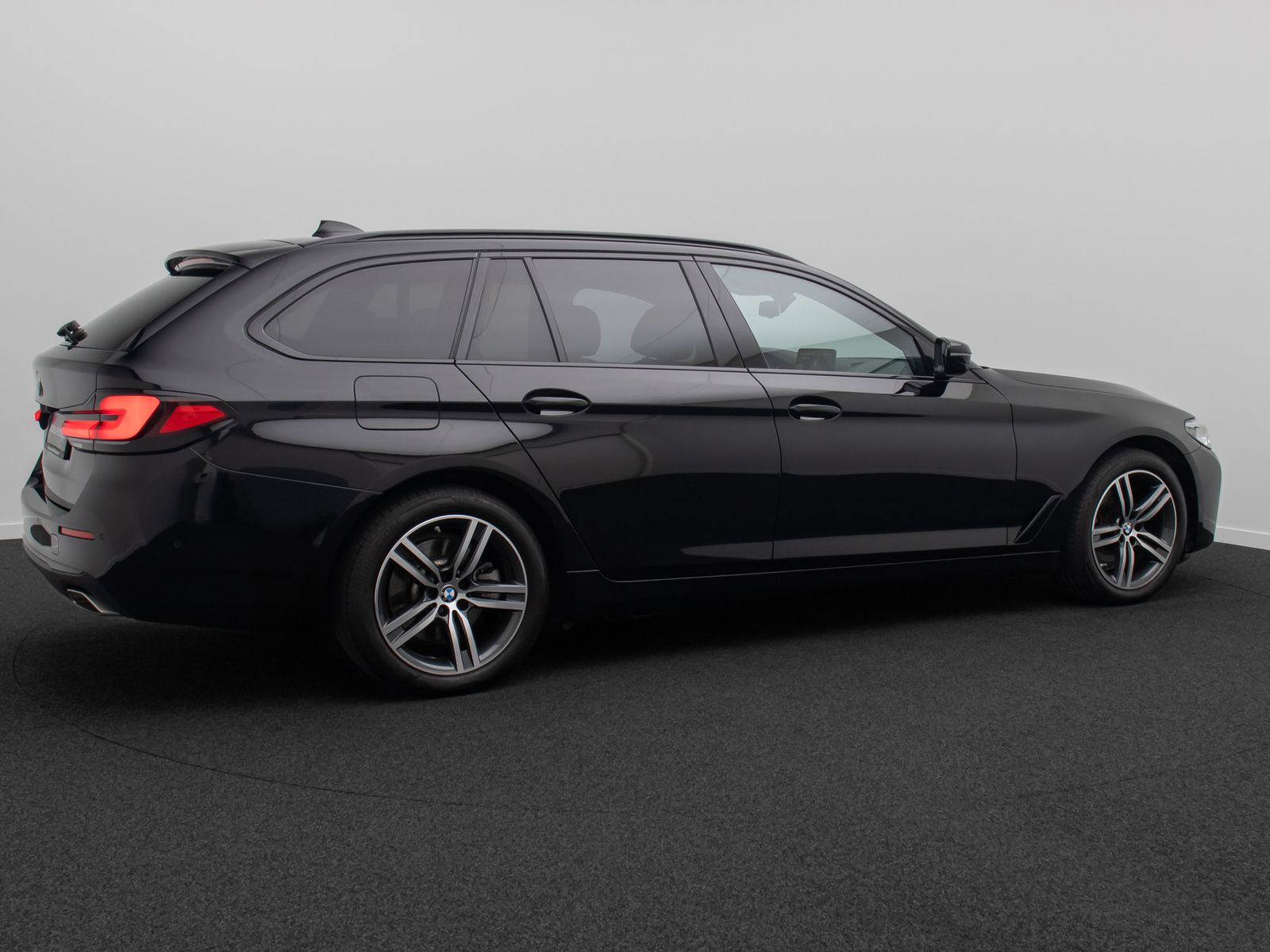 Fahrzeugabbildung BMW 520d Leder DAB Alarm H/K Kamera 4xKlima Sport
