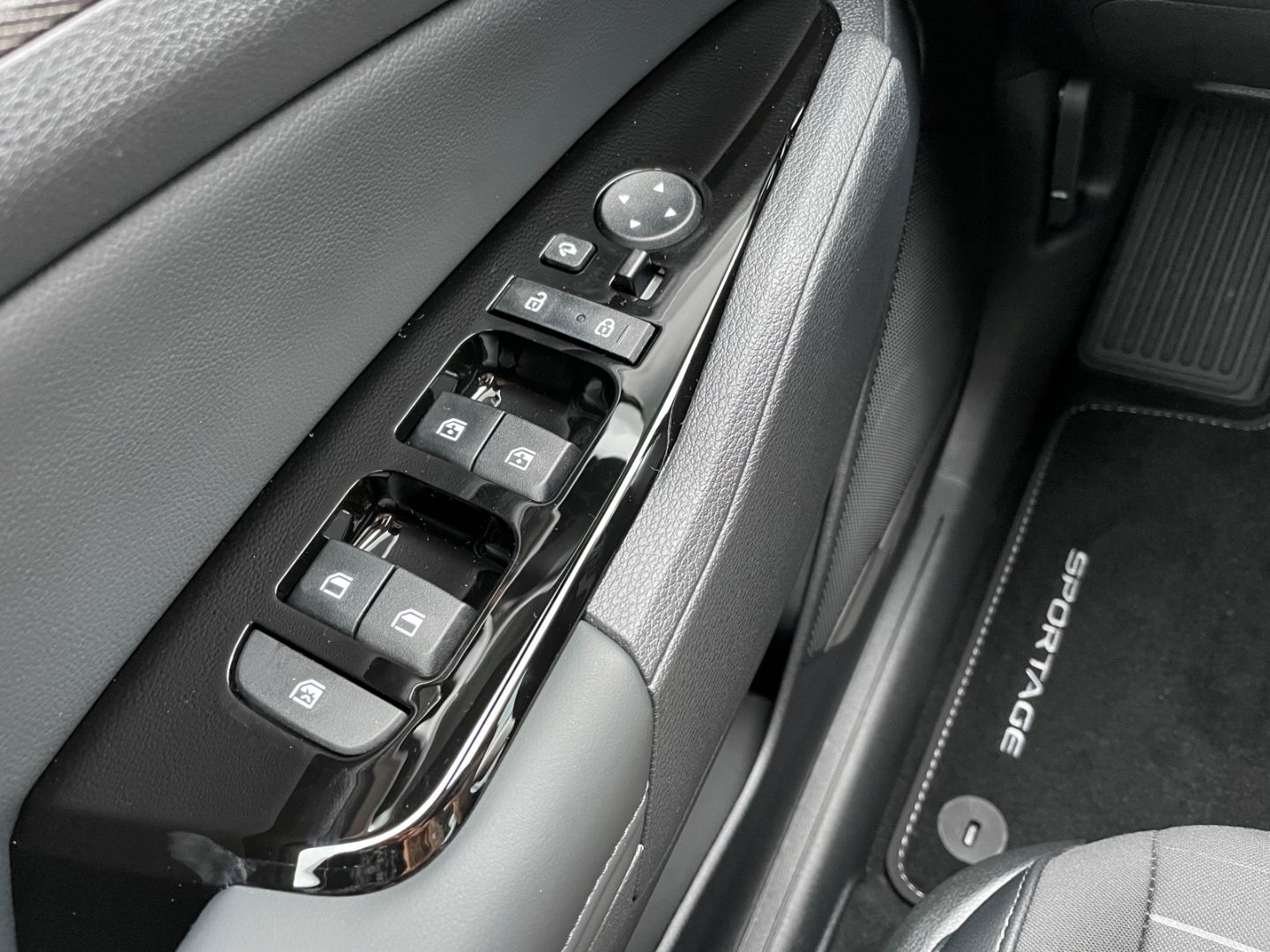 Fahrzeugabbildung Kia Sportage Spirit Mild-Hybrid Navi LED El. Heckkl.