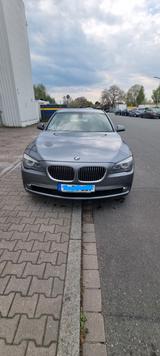 BMW 740d xDrive - - silberne BMW 740