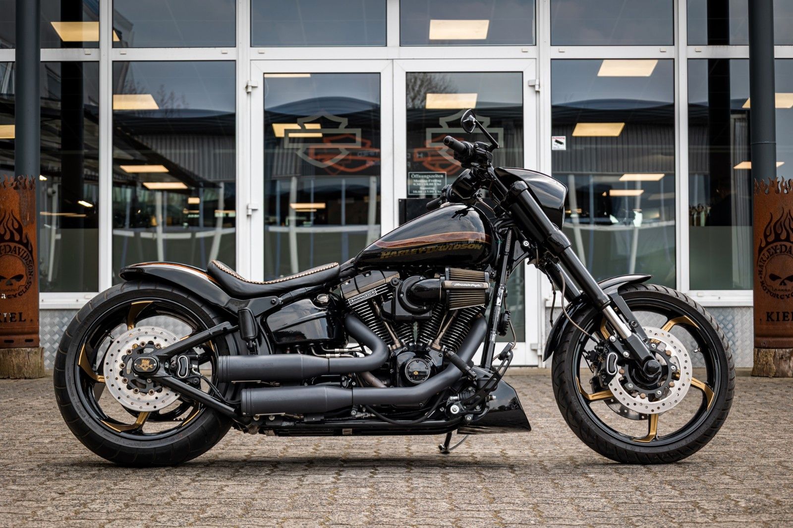 Fahrzeugabbildung Harley-Davidson CVO Pro Street Breakout - Kesstech -