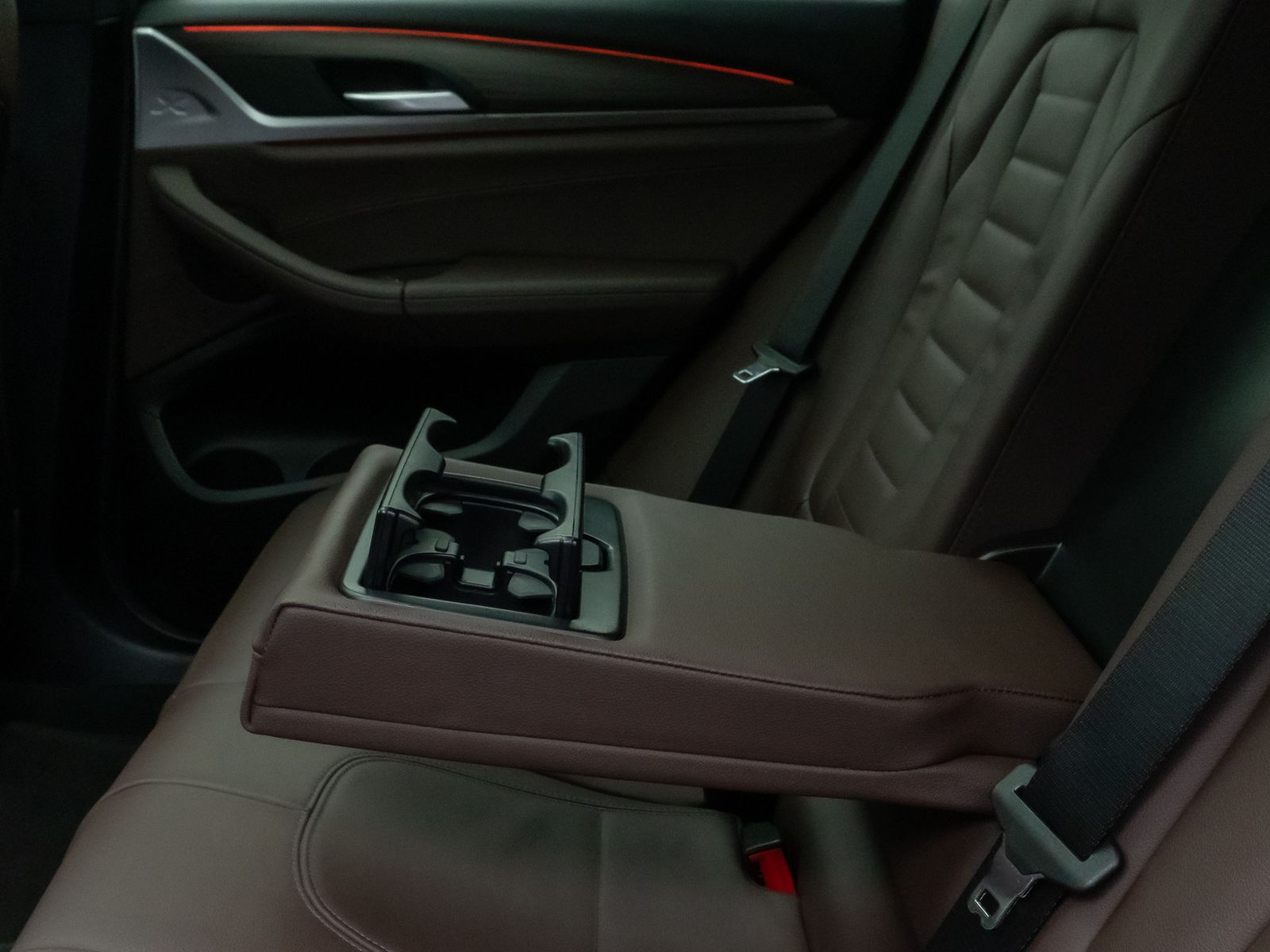 Fahrzeugabbildung BMW X4 xD30d M Sport Kamera Panoram HUD DAB HiFi AHK