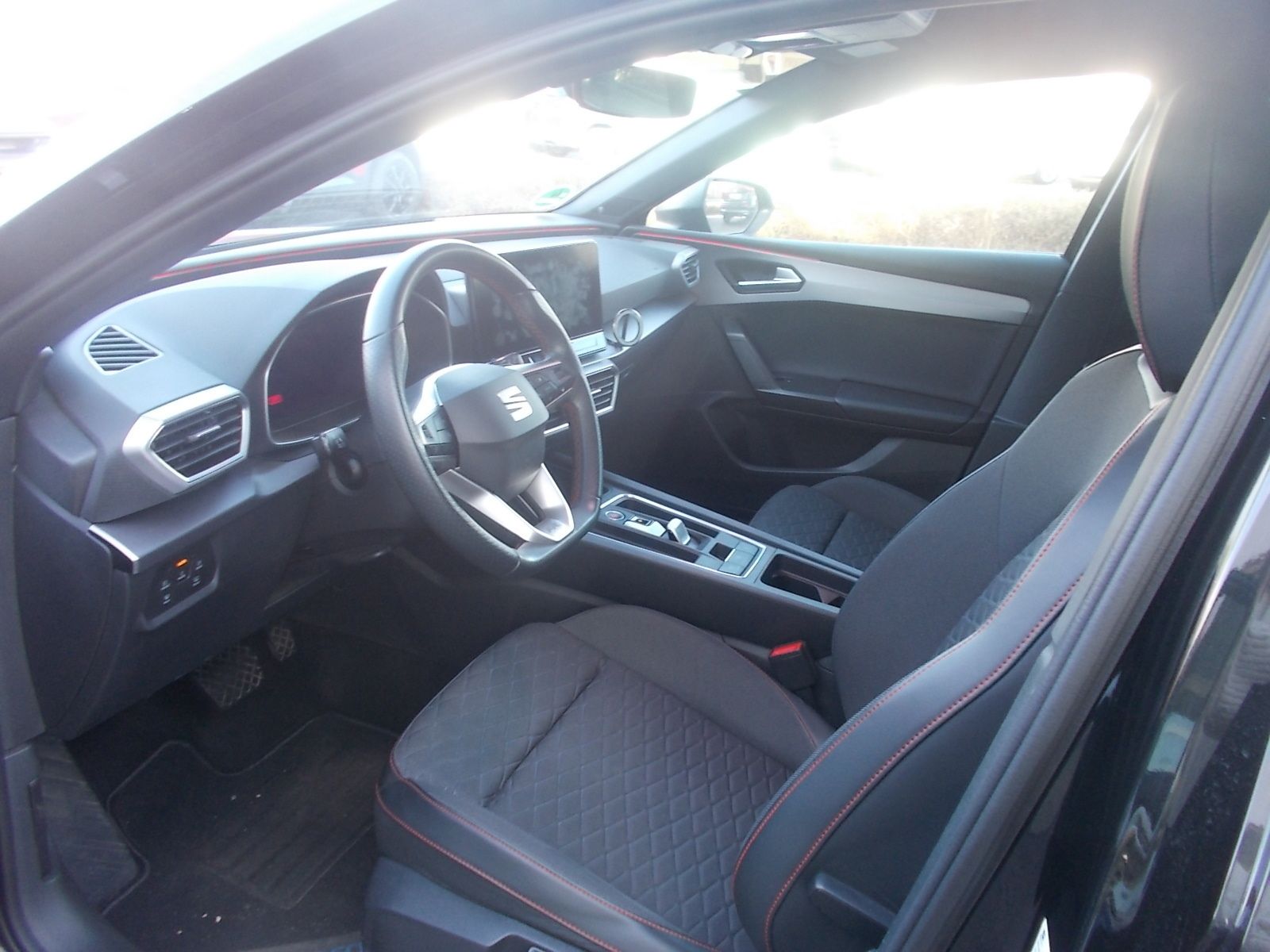 Fahrzeugabbildung SEAT Leon FR 2.0 TDI DSG + LED + NAVI + AHK