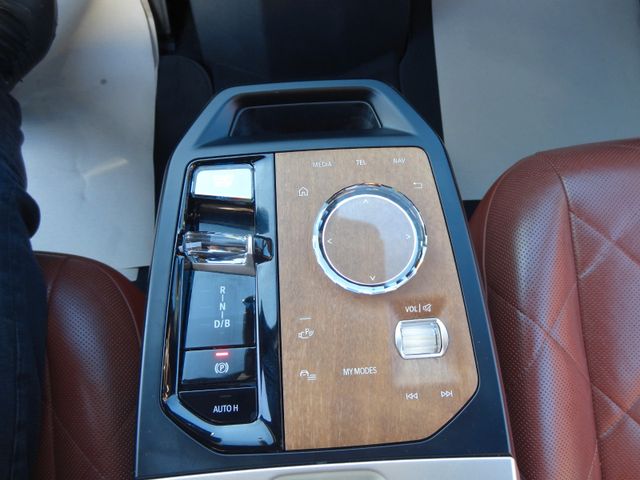 Fahrzeugabbildung BMW iX 40 xDrive Sport/1.Hd/SkyLounge/Laser/Ha/Ka