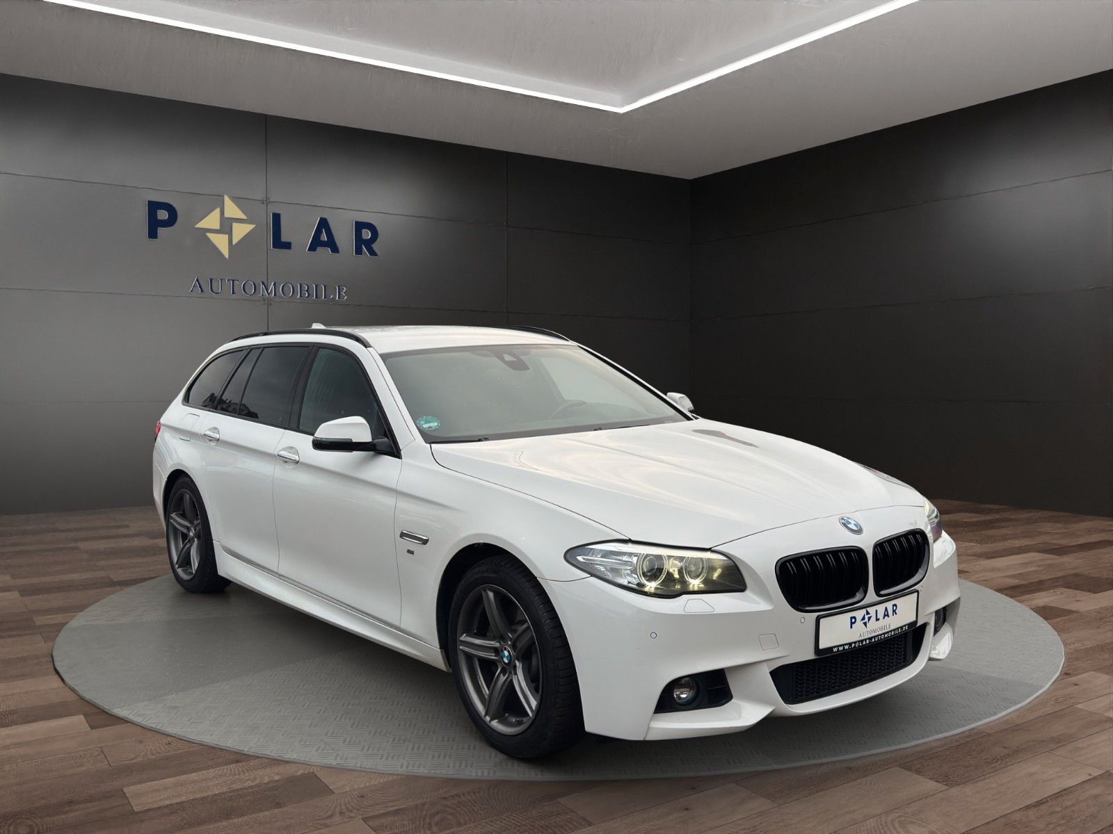 Fahrzeugabbildung BMW 520d Touring AHK/M-Paket/Head-Up/Bhz.Lenkrad/PDC