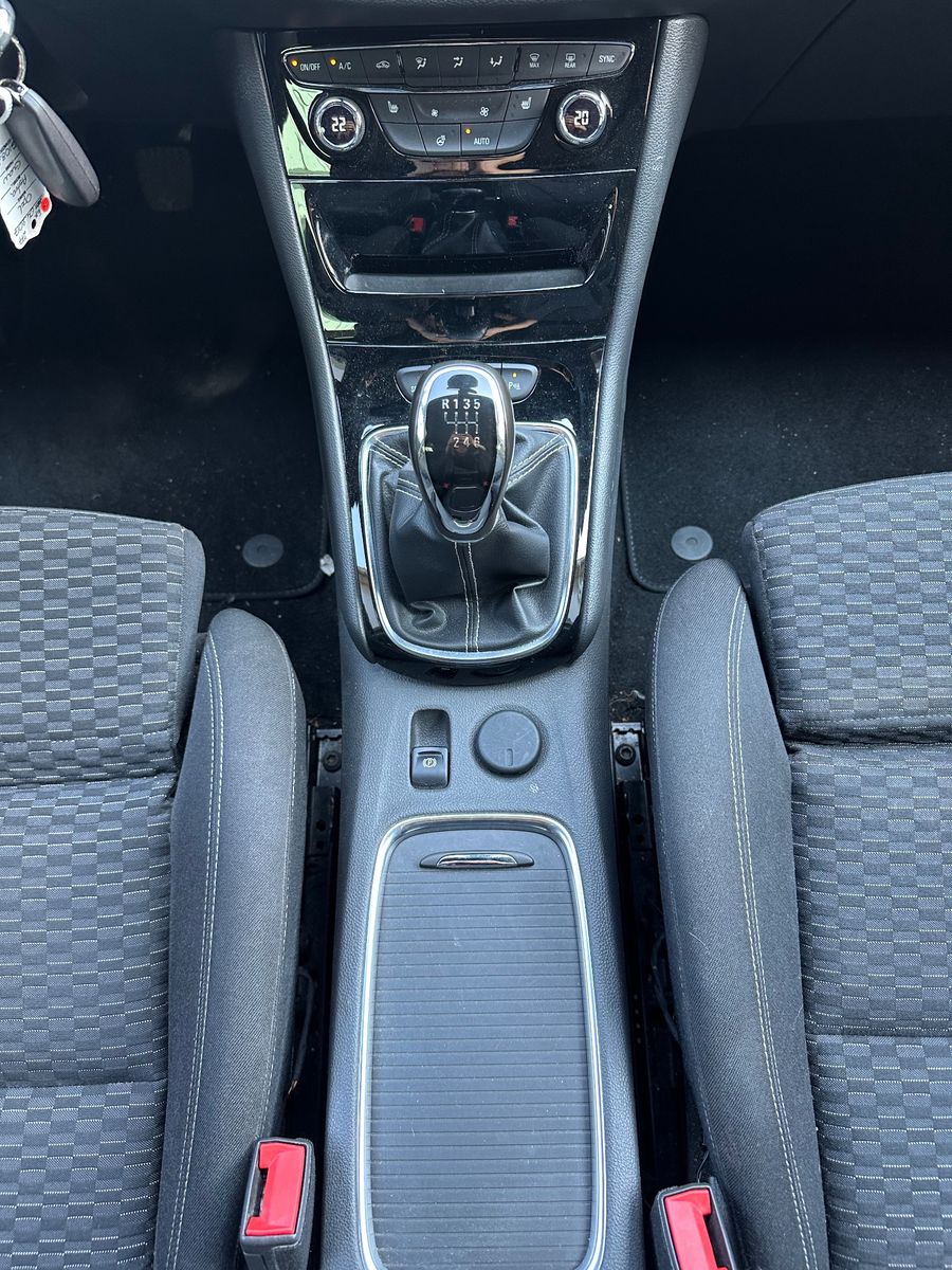 Fahrzeugabbildung Opel Astra 1.4 Turbo NAV+KAM+SHZ+PDC+KLIMA+TEMPOMAT