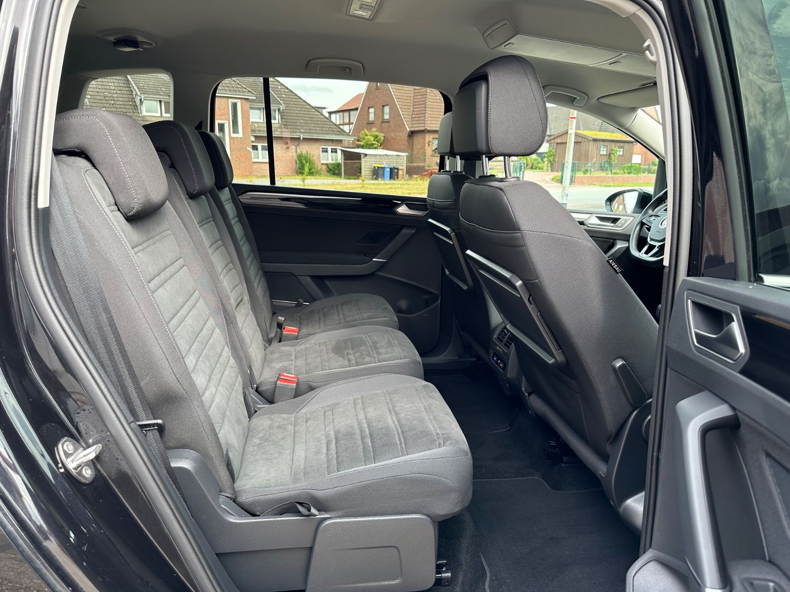 Fahrzeugabbildung Volkswagen Touran 2.0 TDI Highline DSG ACC/LED/Navi
