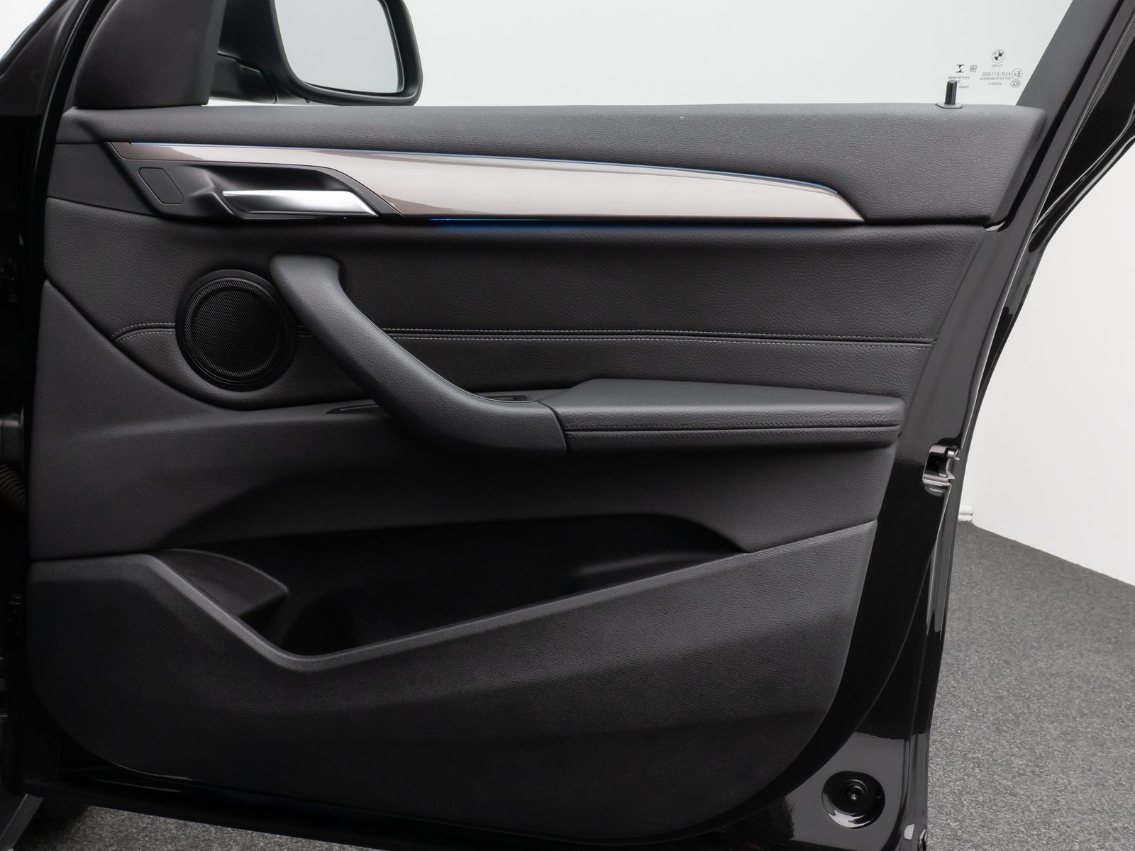 Fahrzeugabbildung BMW X1 xD25e xLine Panorama Kamera HUD DAB Komfort