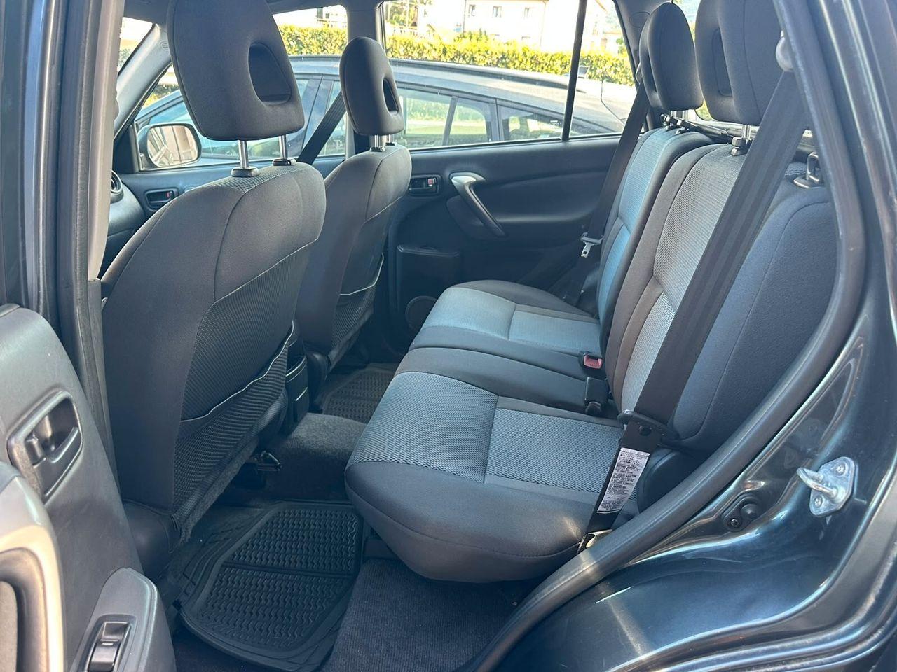 Toyota RAV4 2005 — photo 12