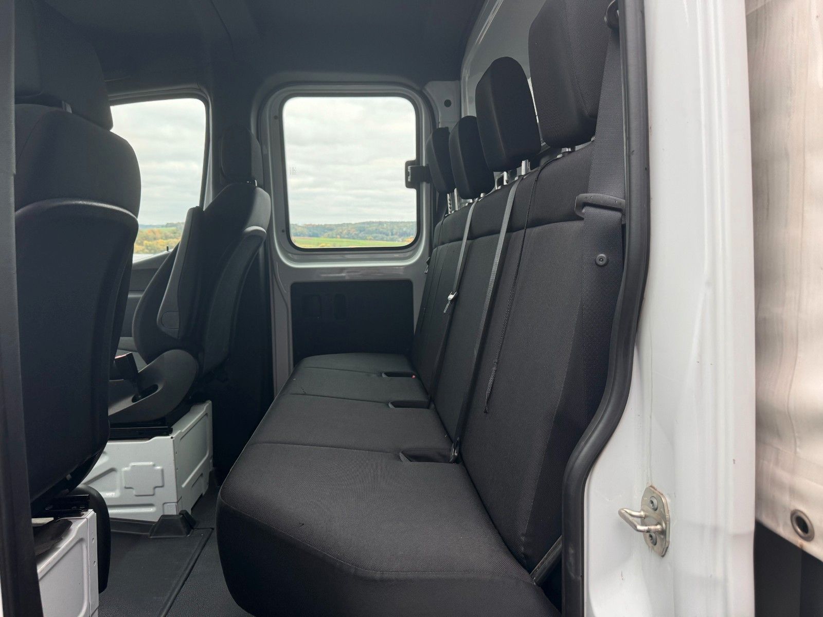 Fahrzeugabbildung Mercedes-Benz Sprinter 215 CDI DoKa 9G Klima AHK SHZ