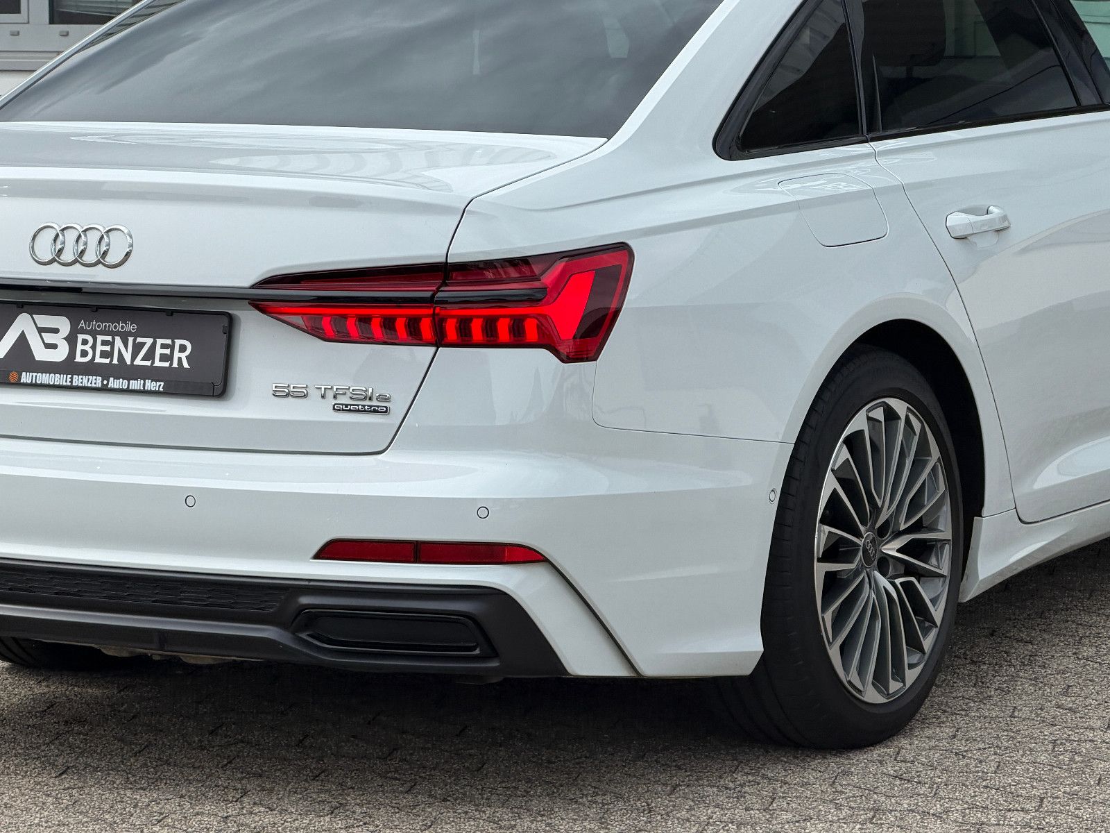 Fahrzeugabbildung Audi 55 TFSI e quattro S-Line/LEDER/Navi/LED/CarPlay/