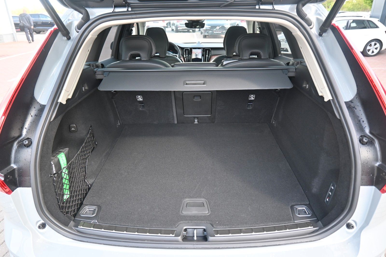 Fahrzeugabbildung Volvo XC60 B4 D AWD Ultimate Dark*STDHZG*360°*LUFT*ACC