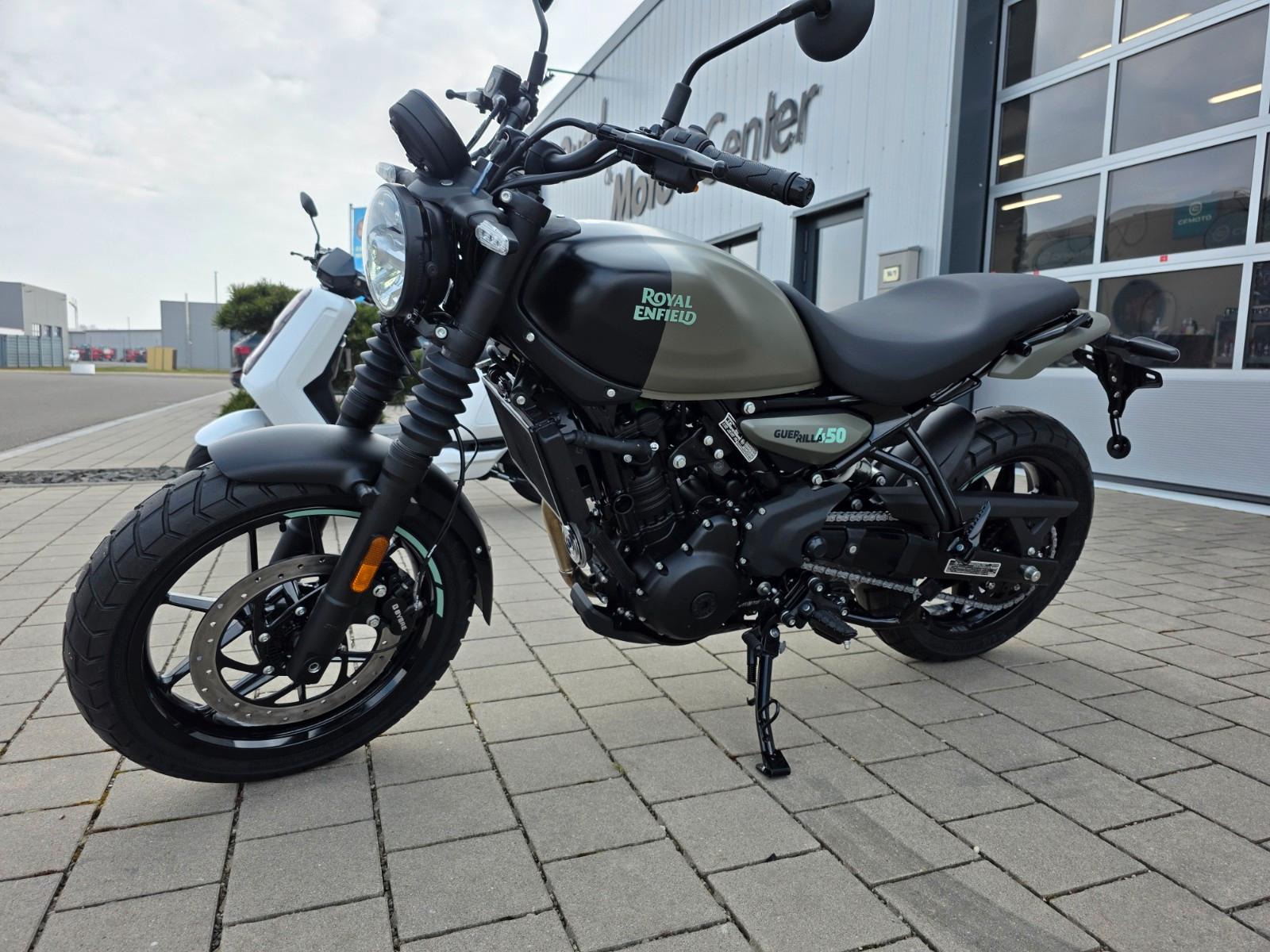 Royal Enfield Guerrilla 450 playa black / Shadow Ash Green