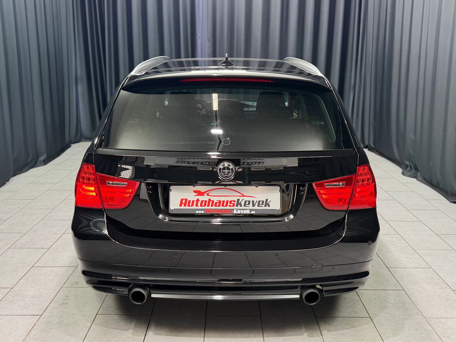 Fahrzeugabbildung BMW 335 i xDrive Touring|LEDER|NAVI|PANO