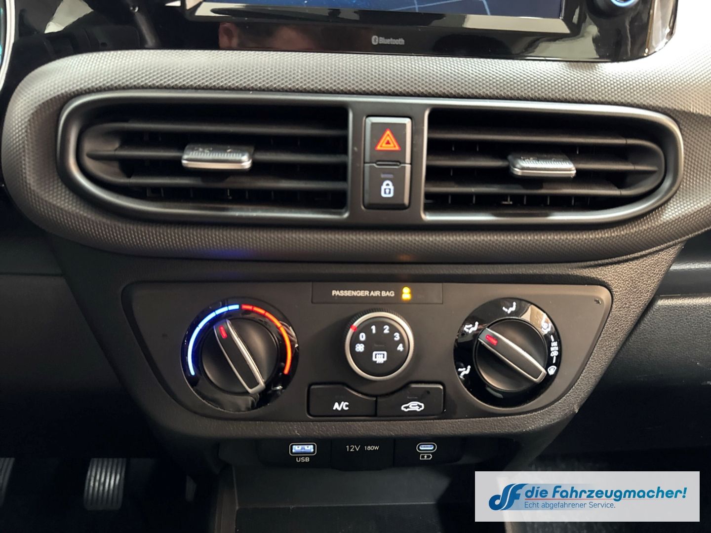 Fahrzeugabbildung Hyundai i10 Trend Navi Apple CarPlay Android Auto Musiks