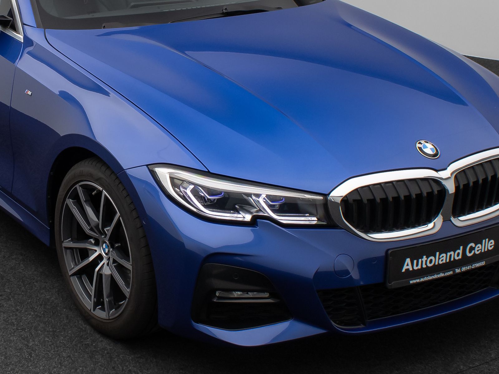 Fahrzeugabbildung BMW 320i M Sport Panorama Kamera HUD DAB HiFi Laser