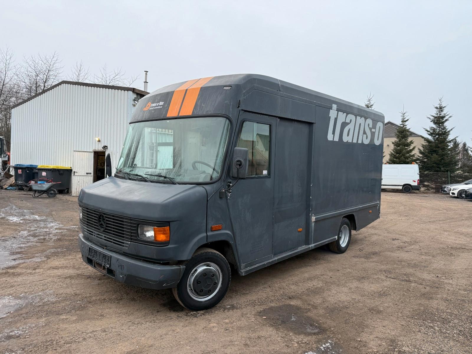 Mercedes-Benz Vario 611D*Wohnmobil*L.: 4,30m*Dachfenster*AHK