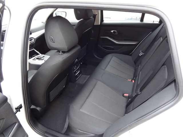 Fahrzeugabbildung BMW 318d/1.Hd/Curved/Navi/AHK/150PS/LED/115TKM/