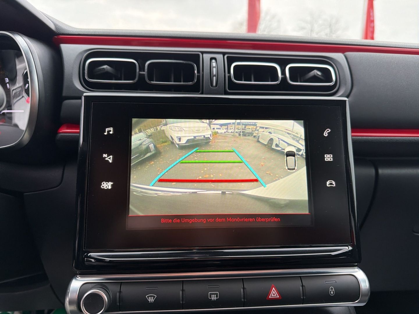 Fahrzeugabbildung Citroën C3 PT 110 S&S Shine Navi LED Klimaautom SHZ